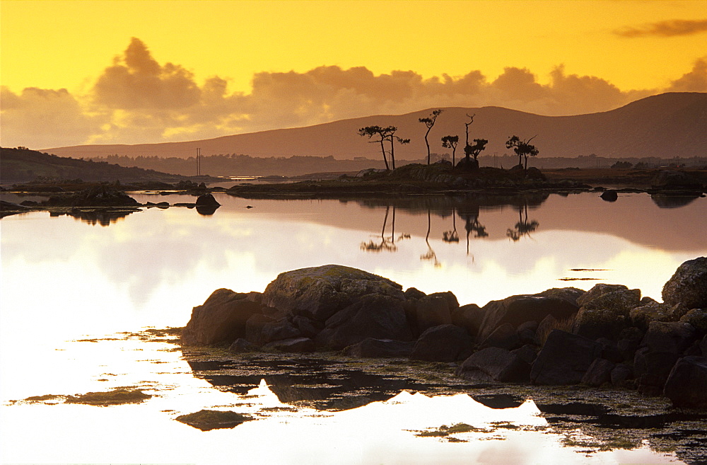 Europe, Great Britain, Ireland, Co. Galway, Connemara, Camus Bay