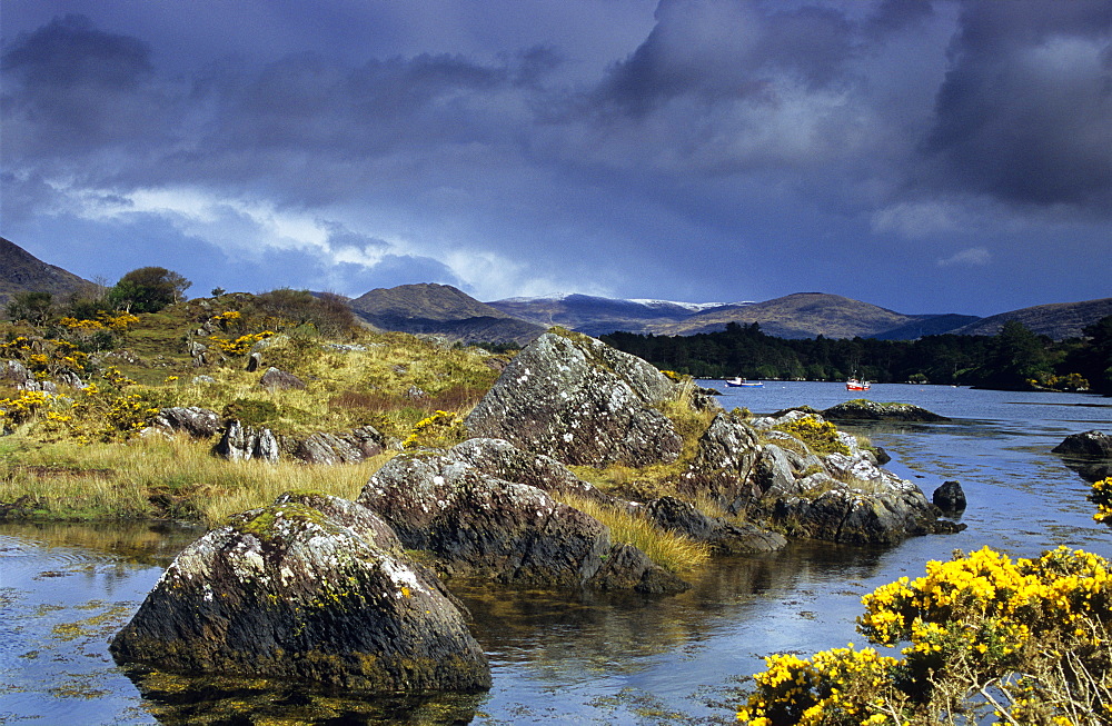 Coast area under rain clouds, Ring of Beara, Beara peninsula, County Kerry, Irland, Europa