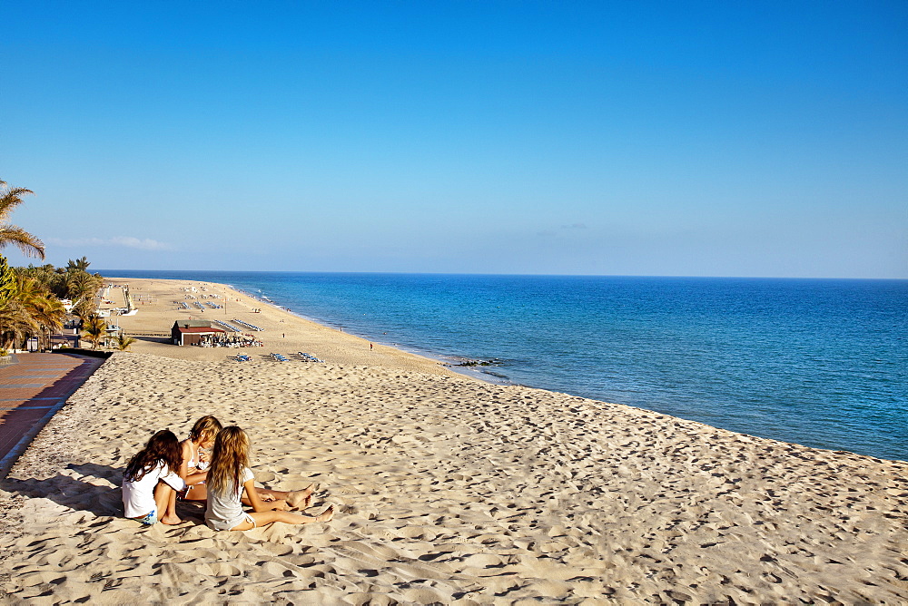 Girls at beach, Playa del Matorral, Morro Jable, Jandia peninsula, Fuerteventura, Canary Islands, Spain