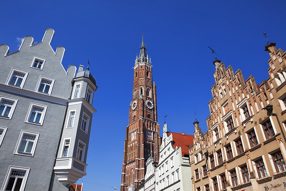 Historic buildings and the steeple of the church of St Martin, Dreifaltigkeitsplatz, Old town, Landshut, Lower Bavaria, Bavaria, Germany, Europe