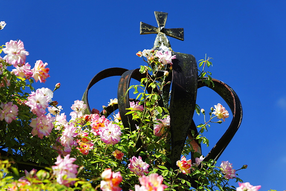 Crown covered with flowers at Queens Garden, Sudeley Castle, Gloucestershire, Cotswolds, England, Great Britain, Europe