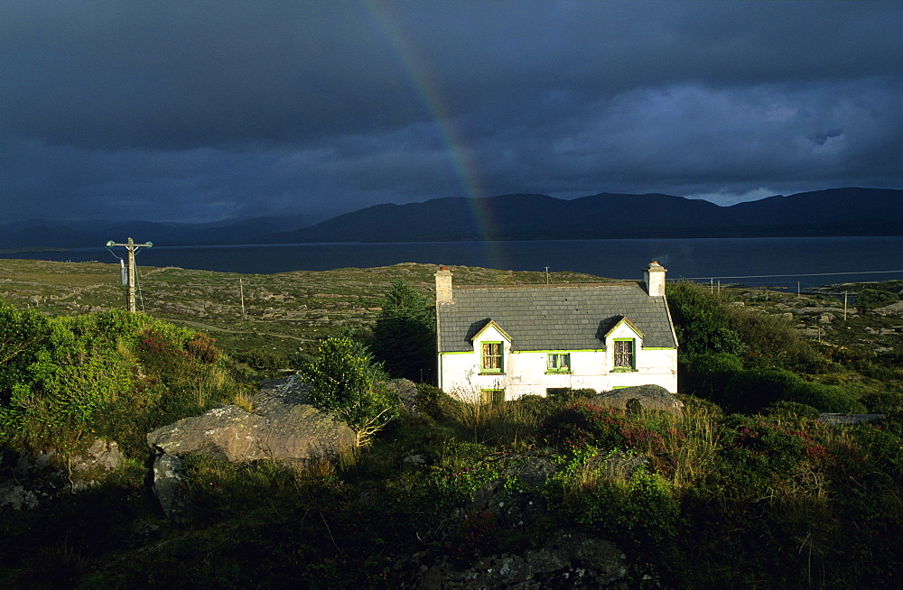 Cottage on the coast, Rainbow, Ring of Kerry, County Kerry, Ireland, Europe