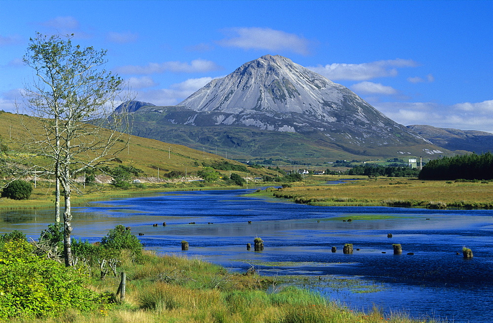 Mountain landscape, Mount Errigal, the tallest peak of the Derryveagh Mountains, Gweedore, County Donegal, Ireland, Europe