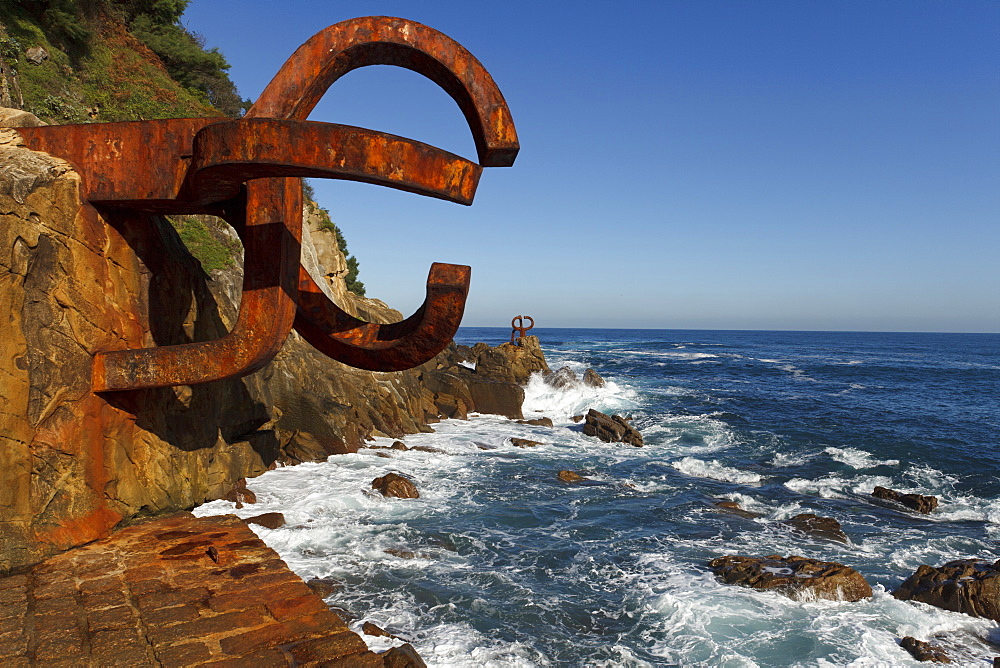 Sculptures of Eduardo Chillida on the waterfront, Peine del viento, Paseo del Peine del Viento, San Sebastian, Donostia, Camino de la Costa, Camino del Norte, coastal route, Way of St. James, Camino de Santiago, pilgrims way, province of Guipuzcoa, Basque Country, Euskadi, Northern Spain, Spain, Europe