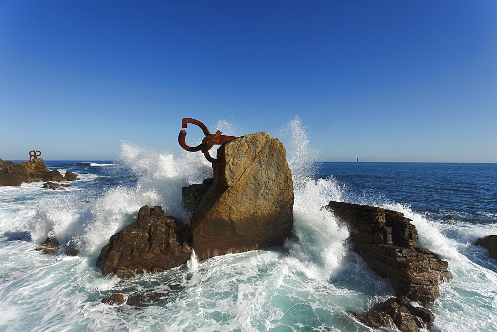 Sculptures of Eduardo Chillida on the waterfront, Peine del viento, Paseo del Peine del Viento, San Sebastian, Donostia, Camino de la Costa, Camino del Norte, coastal route, Way of St. James, Camino de Santiago, pilgrims way, province of Guipuzcoa, Basque Country, Euskadi, Northern Spain, Spain, Europe