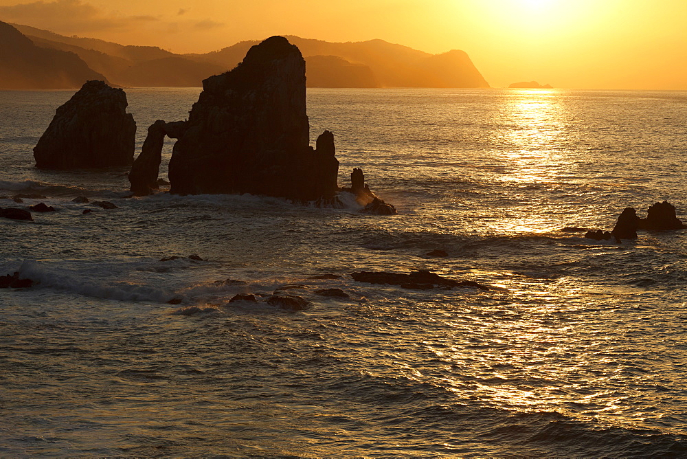 Steep coast at San Juan de Gaztelugatxe at sunset, Cape of Matxitxako, province of Guipuzcoa, Basque Country, Euskadi, Northern Spain, Spain, Europe