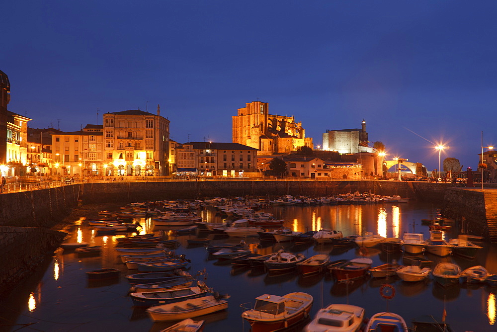 Boats at fishing port and the church Iglesia de Santa Maria de Asuncion in the evening, Castro Urdiales, Camino de la Costa, Camino del Norte, coastal route, Way of St. James, Camino de Santiago, pilgrims way, province of Cantabria, Cantabria, Northern Spain, Spain, Europe