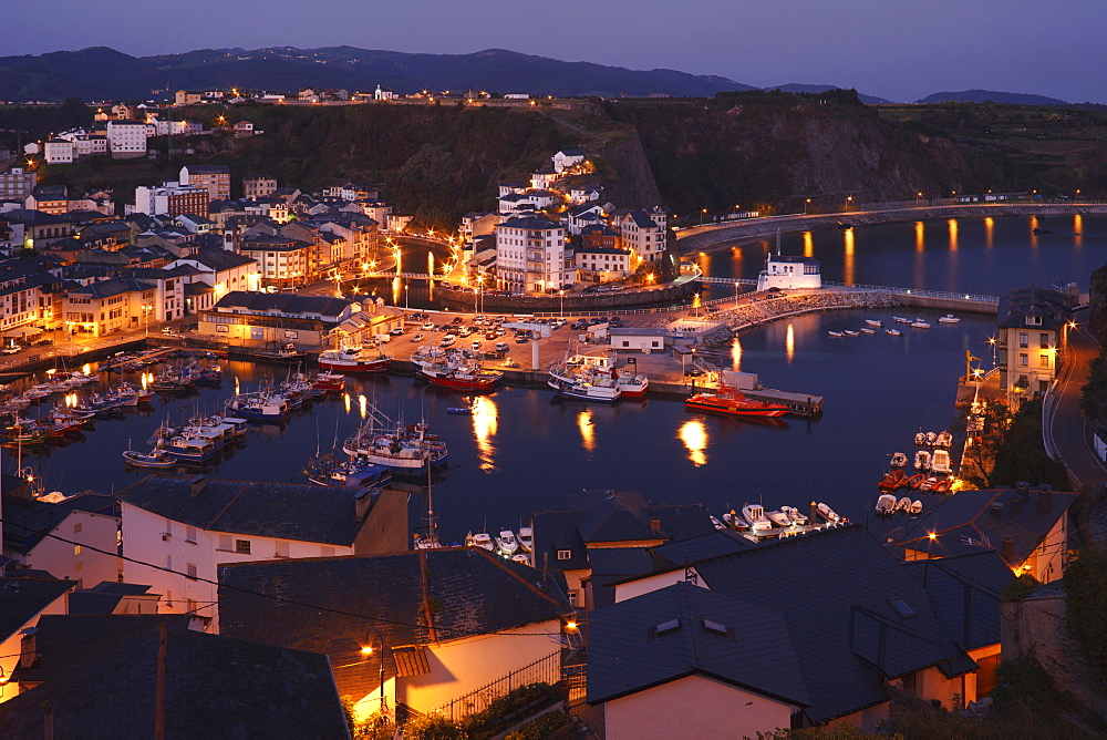 Luarca, seaside town, mouth of Rio Negro, fishing boats, fishing port, Camino de la Costa, Camino del Norte, coastal route, Way of Saint James, Camino de Santiago, pilgrims way, province of Asturias, Principality of Asturias, Northern Spain, Spain, Europe