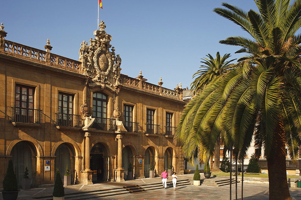 Hotel de la Reconquista, historic hostel from 18th century, calle Gil de Jaz 16, Oviedo, Camino Primitivo, Camino de Santiago, Way of Saint James, pilgrims way, province of Asturias, Principality of Asturias, Northern Spain, Spain, Europe