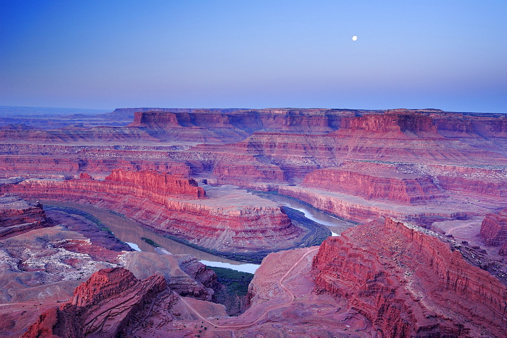 Sunrise at Dead Horse Point with view to Colorado River, Canyonlands National Park, Moab, Utah, Southwest, USA, America