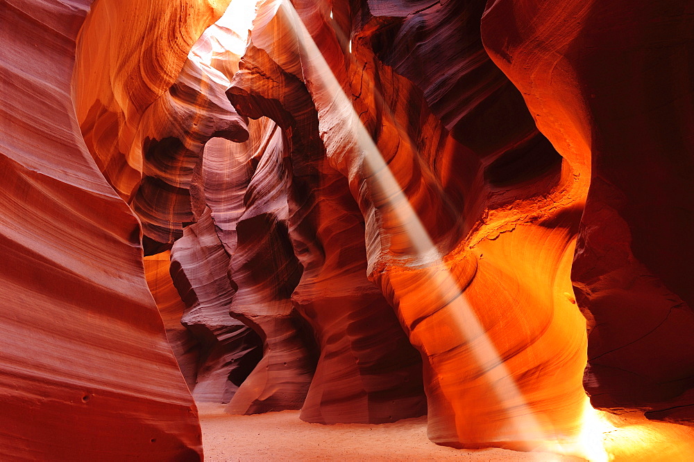 Sunbeams falling in colourful sandstone slot canyon, Upper Antelope Canyon, Antelope Canyon, Page, Arizona, Southwest, USA, America