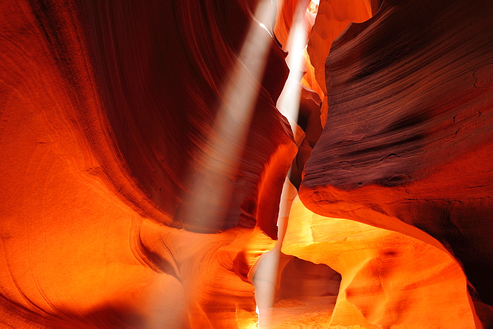 Sunbeams falling in colourful sandstone slot canyon, Upper Antelope Canyon, Antelope Canyon, Page, Arizona, Southwest, USA, America