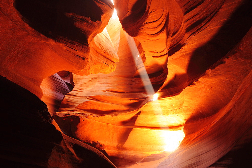 Sunbeams falling in colourful sandstone slot canyon, Upper Antelope Canyon, Antelope Canyon, Page, Arizona, Southwest, USA, America