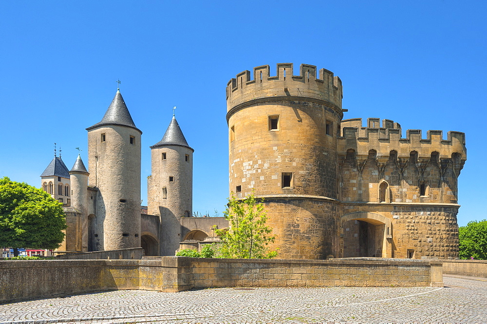 Porte des Allemands, the town gate in the sunlight, Metz, Lorraine, France, Europe