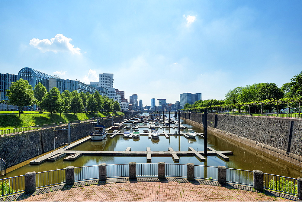 View at the Neuer Zollhof with, Media harbour, Dusseldorf, Northrhine-Westphalia, Germany, Europe