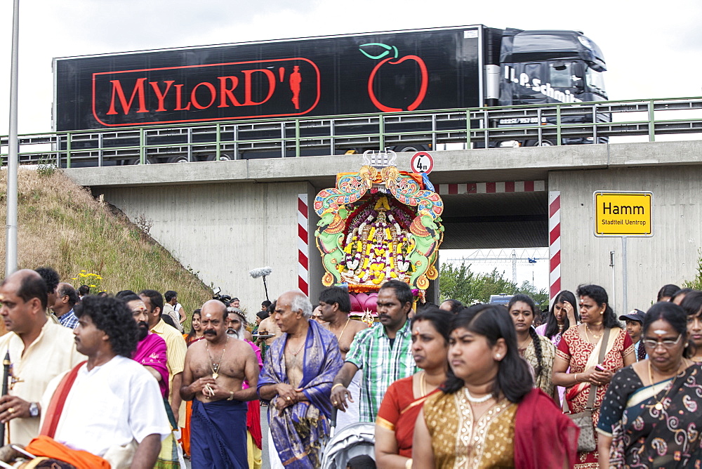 Annual Hindu ceremony for Tamils in Europe at Hamm, largest Hindu temple in Europe, Canal represents the Ganges River, Dravida Temple, Kamadchi, Puja, Hamm, North-Rhine Westphalia, Germany