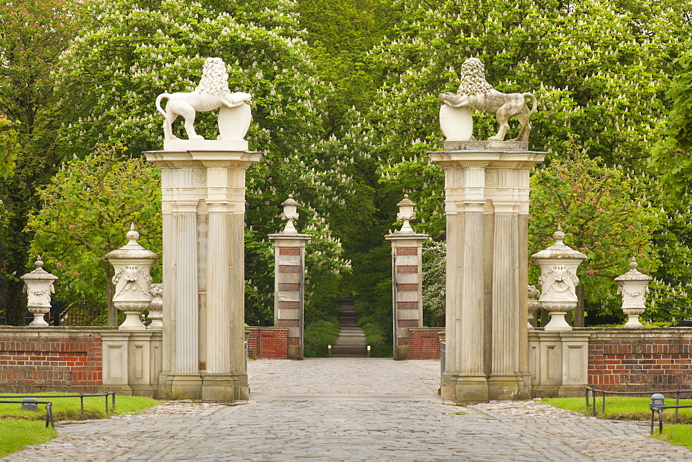 Front gate, Nordkirchen moated castle, Muensterland, North Rhine-Westphalia, Germany, Europe