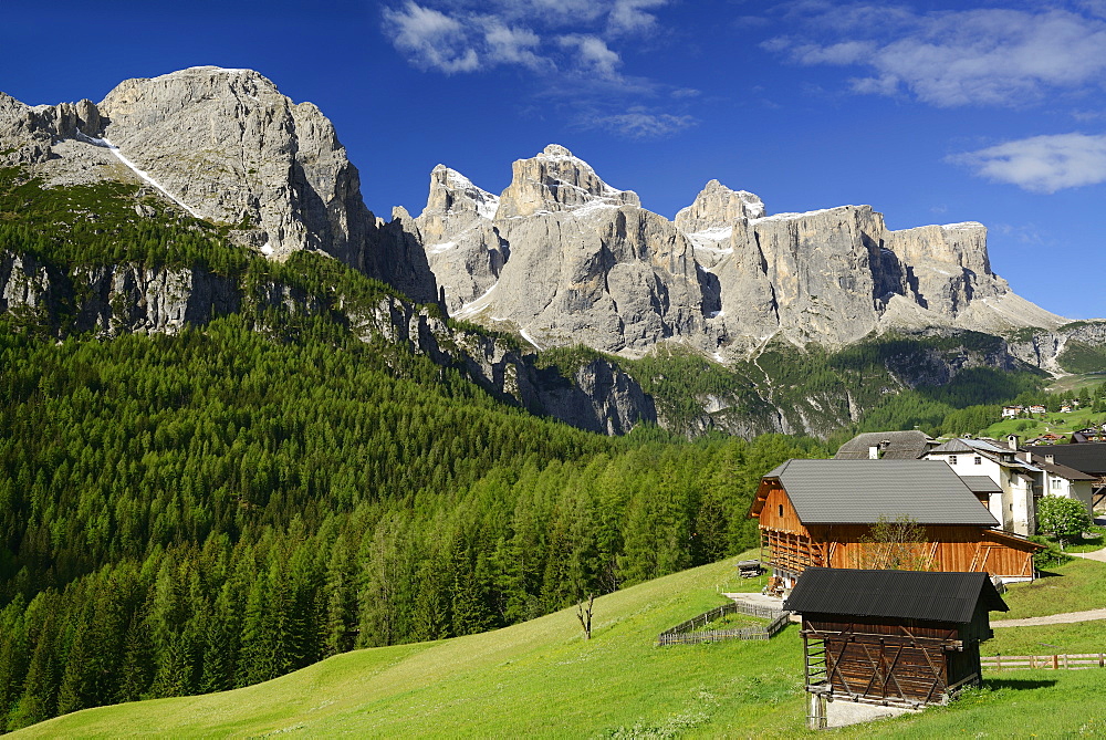 Farmhouse in front of Sella range, Sella range, Dolomites, UNESCO world heritage site Dolomites, South Tyrol, Italy