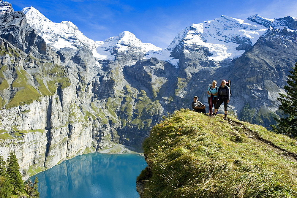 Hikers at lake Oeschinensee, Kandersteg, Bernese Oberland, Canton of Bern, Switzerland, Europe