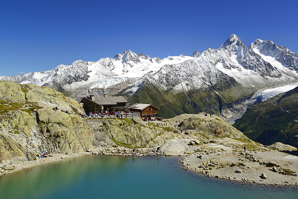 Lac Blanc with Chalet du Lac Blanc, Mont Blanc range in the background with Aiguille du Chardonnet, Aiguille d' Argentiere, Aiguille Verte and Grand Dru, Mont Blanc range, Chamonix, Savoy, France