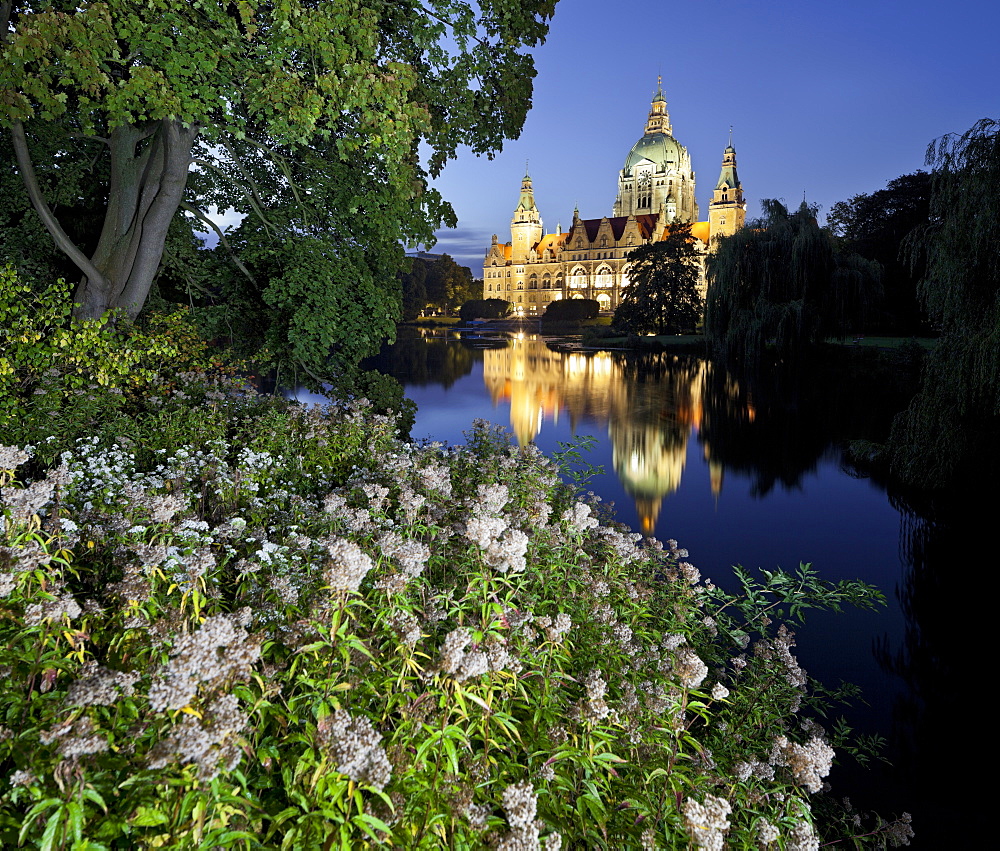 New Town Hall at night, Reflection in the water, Neues Rathaus, Maschteich, Maschpark, Hannover, Lower Saxony, Germany