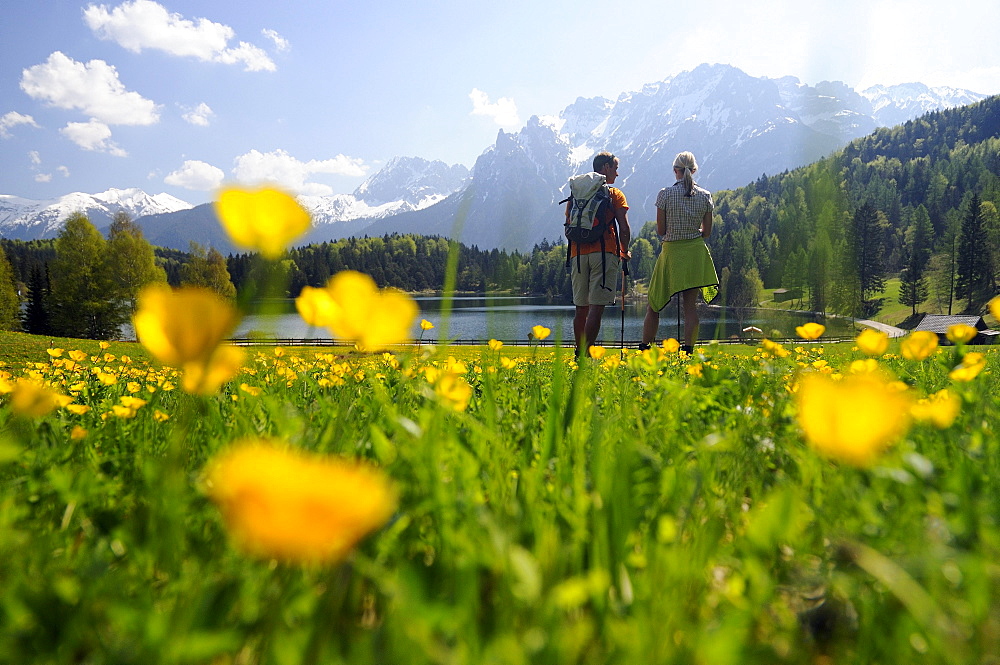 Couple hiking at Lautersee, Mittenwald, View towards Karwendel Mountain Range, Upper Bavaria, Bavaria, Germany, Europe