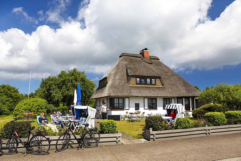 Cafe Teestube with thatched roof, Langeoog Island, North Sea, East Frisian Islands, East Frisia, Lower Saxony, Germany, Europe