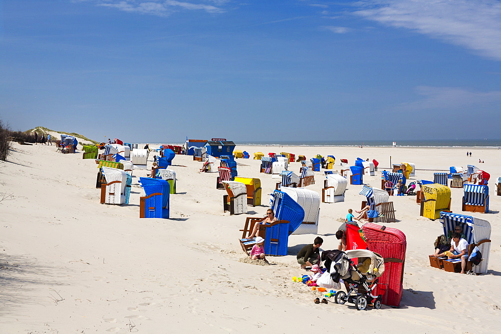 Beach chairs and people on the beach, Juist Island, North Sea, East Frisian Islands, East Frisia, Lower Saxony, Germany, Europe