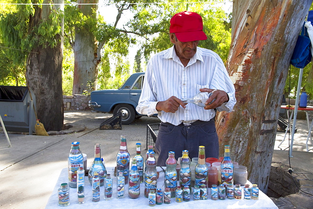 Sand bottle artist, Mendoza, Argentina