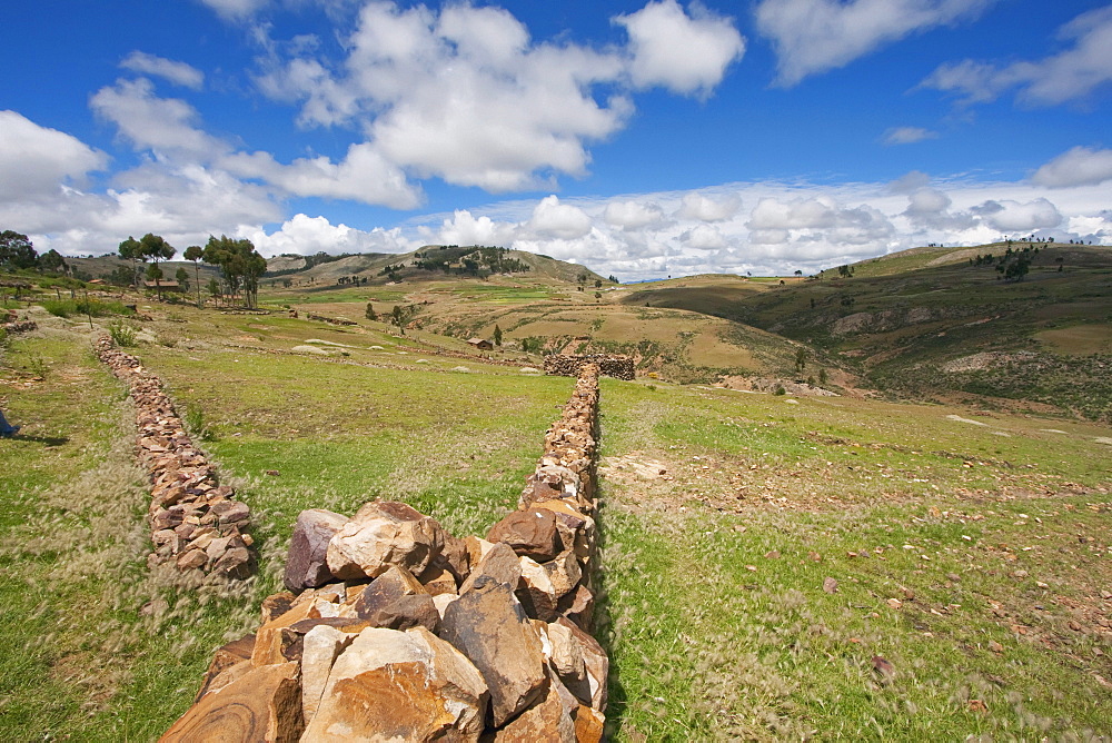 Pircas (Stone fences), Jatun Yampara Indigenous Community, Chuquisaca Department, Bolivia