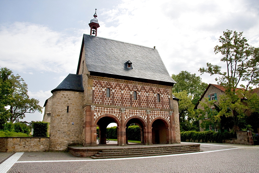 Kâˆšâˆ‚nigshalle or Torhalle (King's Hall or Gatehouse) to the Abbey and AltenmâˆšÂºnster of Lorsch, Lorsch, Germany