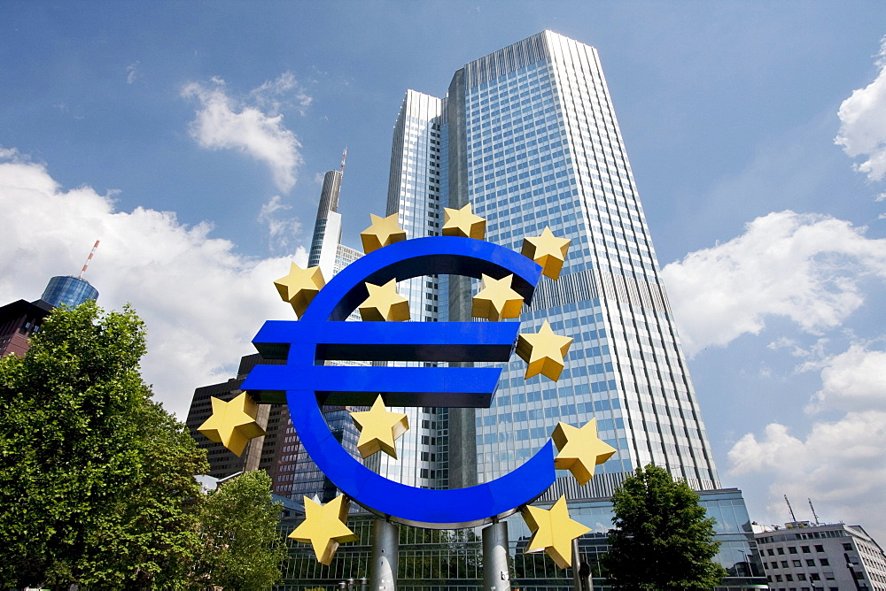 Monument to the Euro in front of the Eurotower, headquarters of the European Central Bank, Frankfurt am Main, Germany