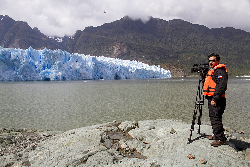 Man filming San Rafael Glacier and Laguna San Rafael, Laguna San Rafael National Park, AisâˆšÂ©n Region, Chile