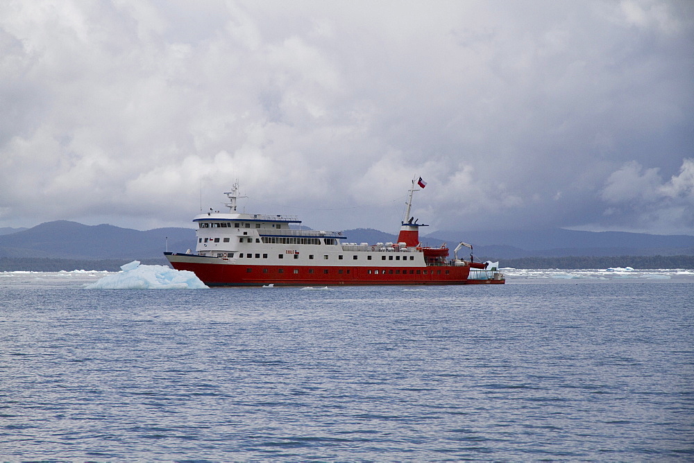 MV Skorpios in Laguna San Rafael, Laguna San Rafael National Park, AisâˆšÂ©n Region, Chile