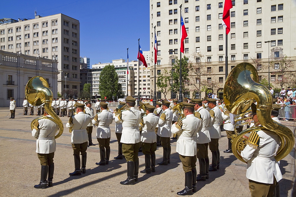 Changing of the guards by Carabineros on Plaza de la Constitucion in front of the Palacio de la Moneda Presidential Palace, Santiago, Regiâˆšâ‰¥n Metropolitana, Chile