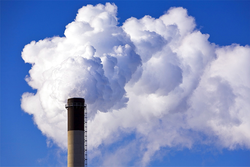 Smoke stack emissions from a natural gas thermal power station, Selkirk, Manitoba