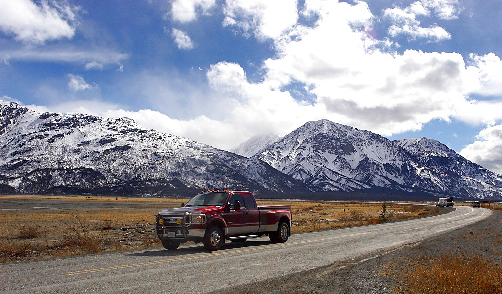 Scenic drive along the Alaska Highway through Kluane National Park, Yukon