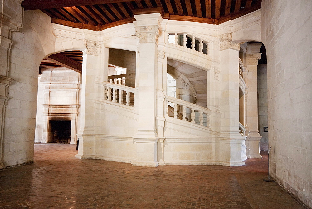 Grand Staircase, double-helix staircase presumably designed by Leonardo da Vinci in the Chuteau de Chambord, France