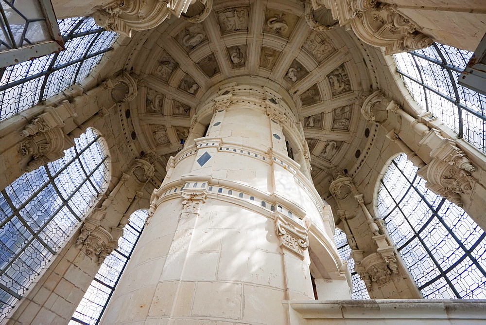 Grand Staircase, double-helix staircase presumably designed by Leonardo da Vinci in the Chuteau de Chambord, France