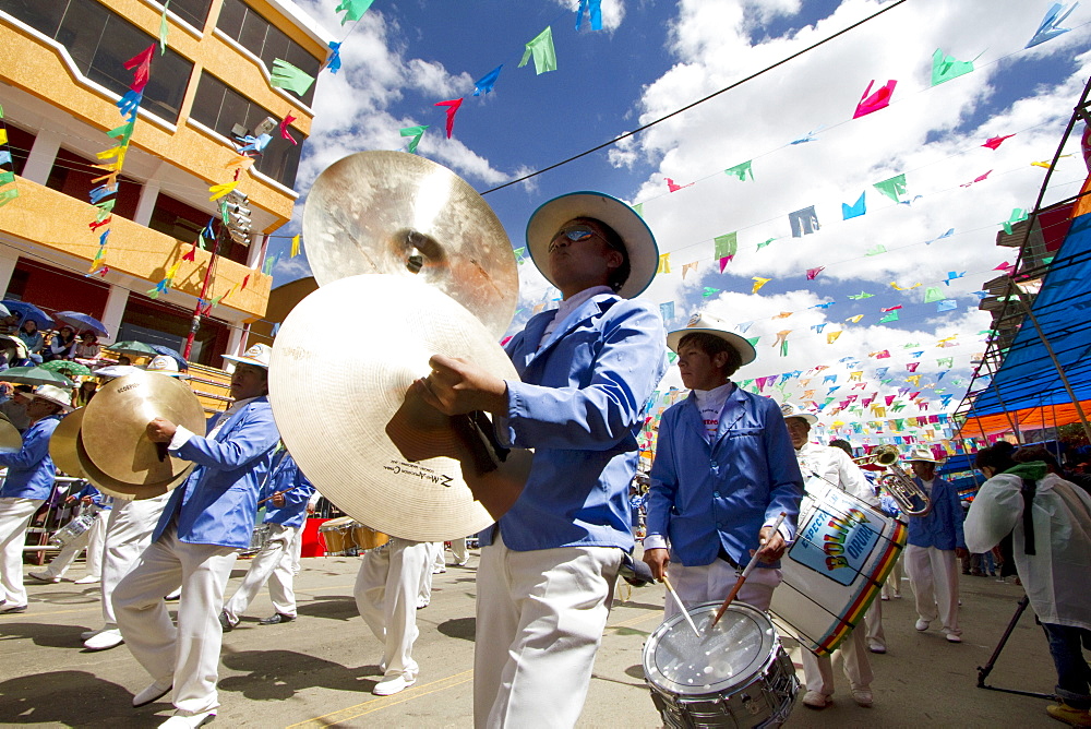 Marching band in the procession of the Carnaval de Oruro, Oruro, Bolivia