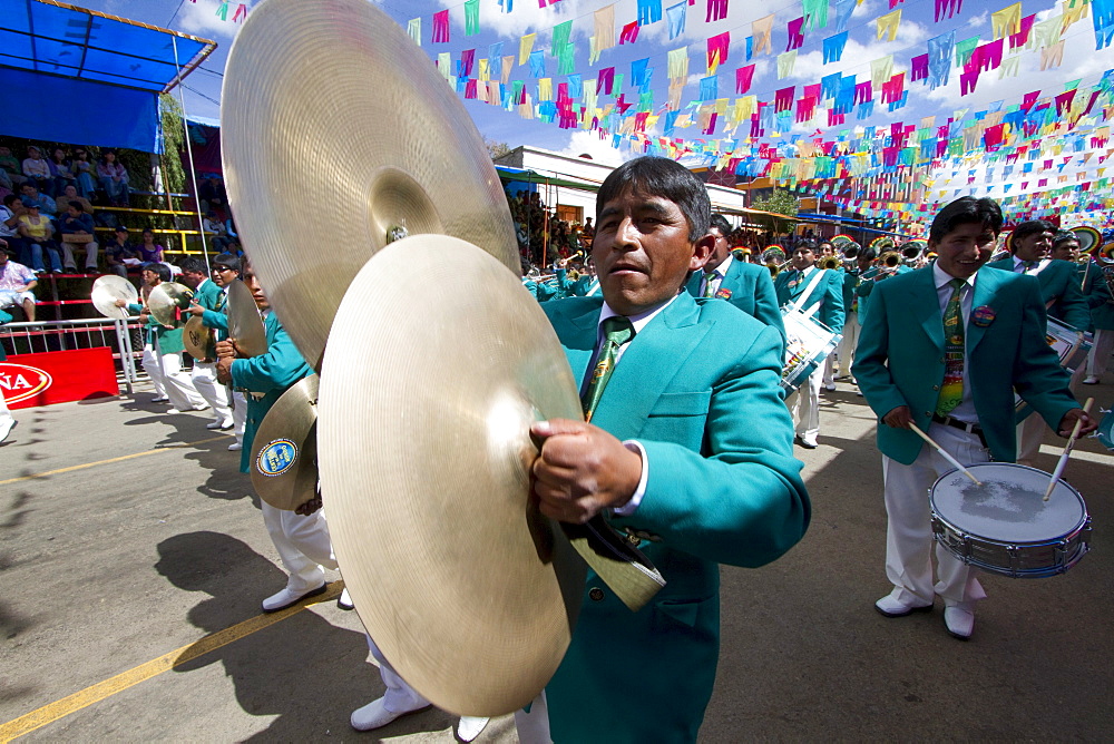 Marching band in the procession of the Carnaval de Oruro, Oruro, Bolivia