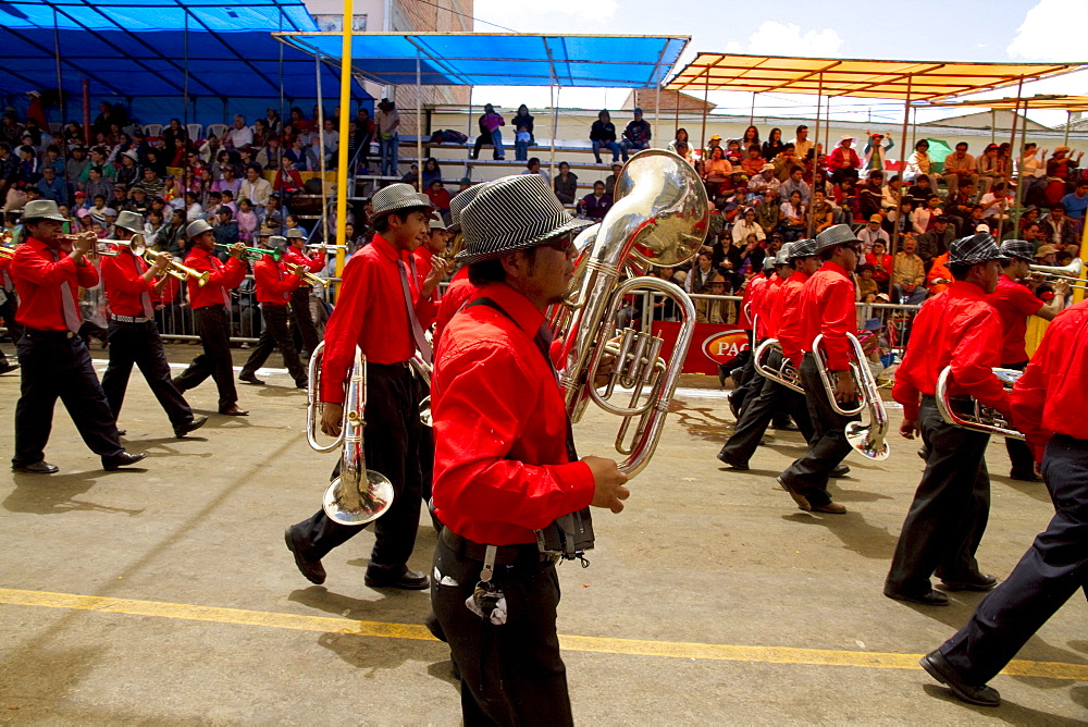 Marching band in the procession of the Carnaval de Oruro, Oruro, Bolivia