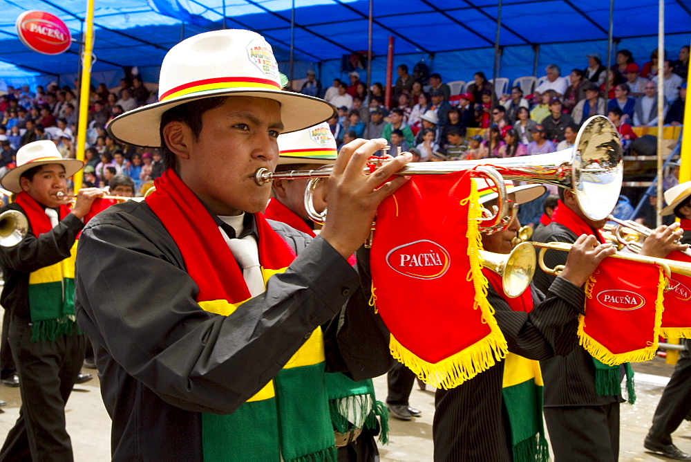 Marching band in the procession of the Carnaval de Oruro, Oruro, Bolivia