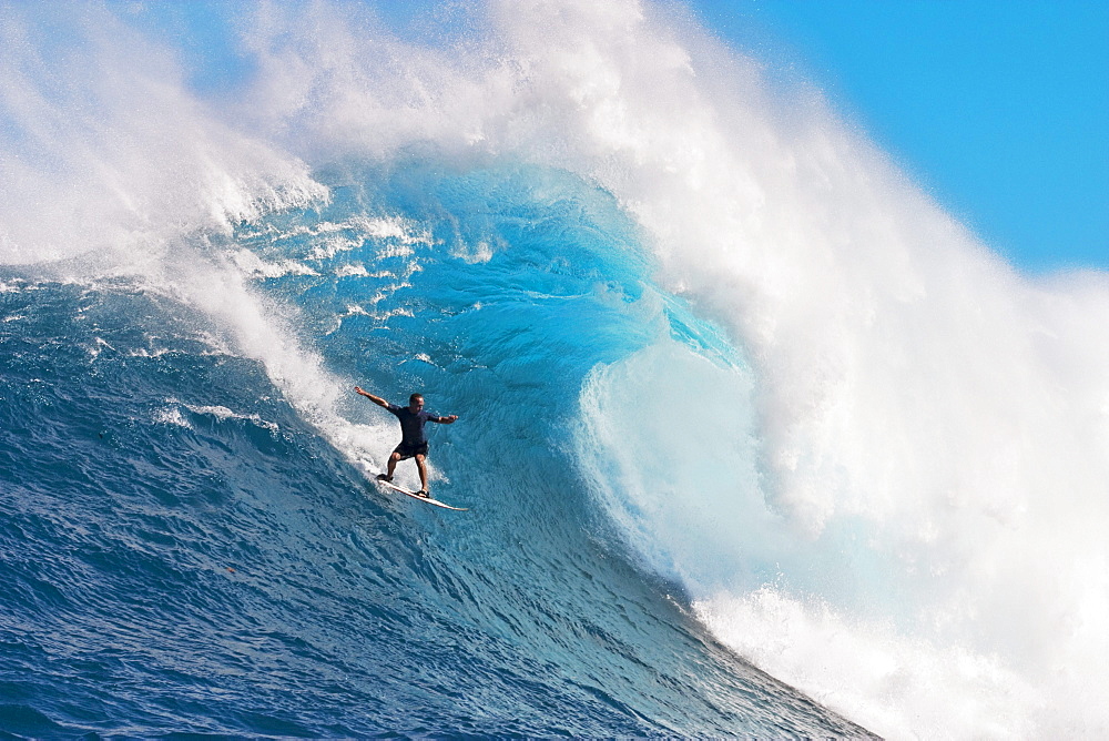 Hawaii, Maui, Peahi or Jaws, Surfer on a huge wave.