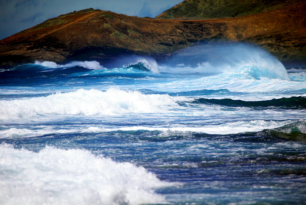 Hawaii, Oahu, Beautiful wave breaking, shot between Sandy's and Makapu'u.