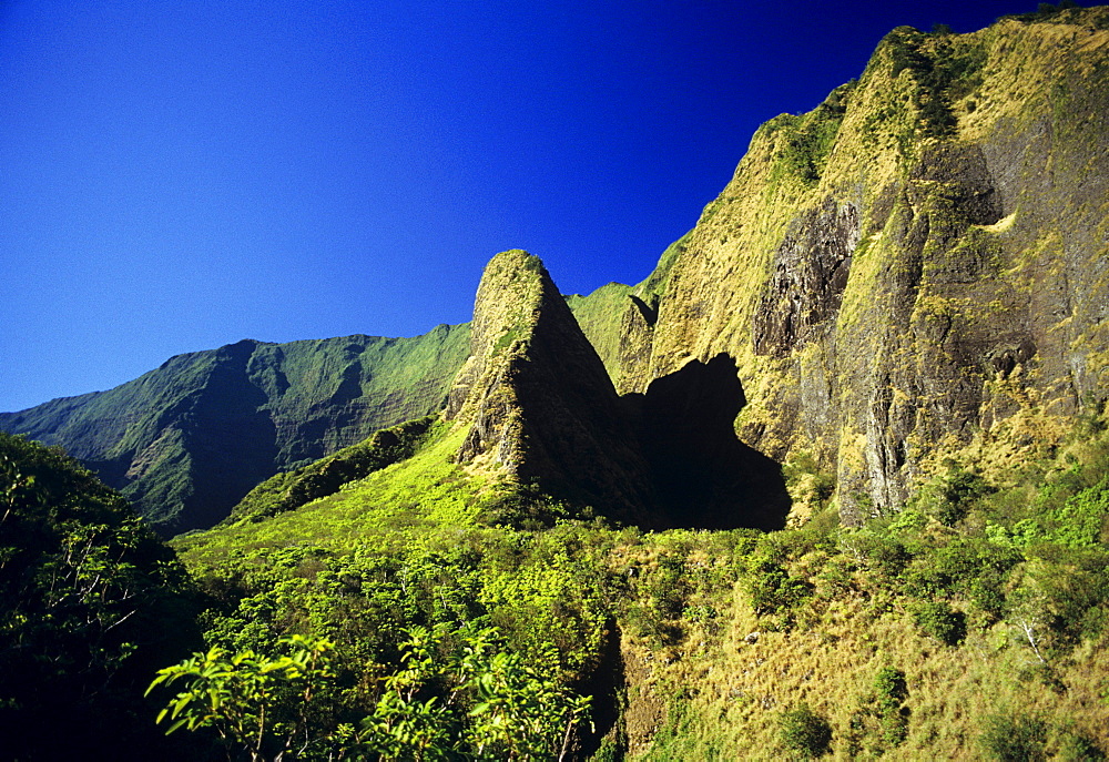 Hawaii, Maui, Iao Needle with afternoon shadow on mountain, clear blue sky