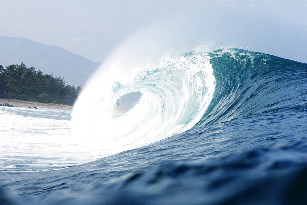 Hawaii, Oahu, Pipeline, Wave breaking.