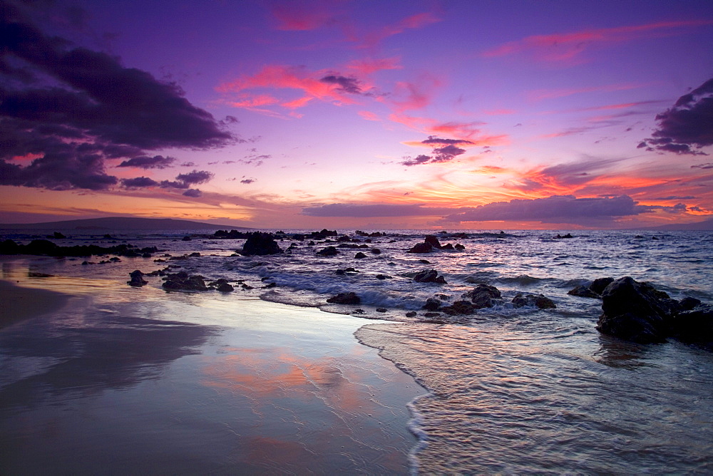 Hawaii, Maui, Wailea, Sunset at Mokapu Beach.