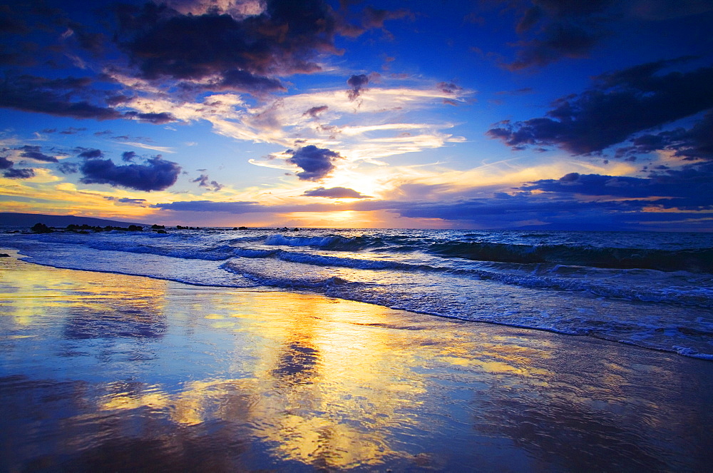 Hawaii, Maui, Wailea, Sunset at Mokapu Beach.