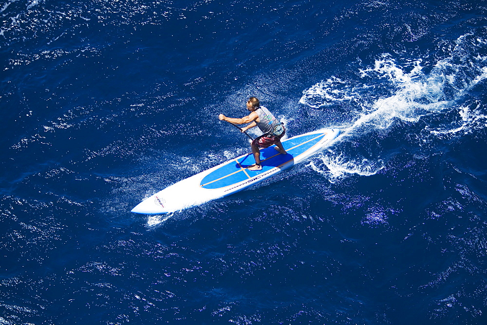 Hawaii, Maui, North Shore, Mark Raaphorst stand up paddling.